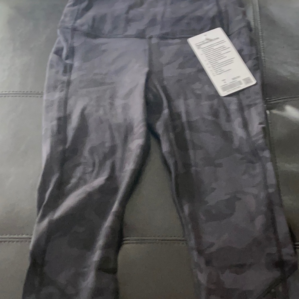 NWT Lululemon Pace Rival HR Crop 22” legging.